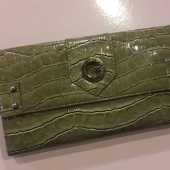 GUESS Tri Fold Wallet Green Faux Leather with Checkbook Holder NEW - Picture 5 of 6